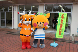 奈良県警察のナポくん（左）となっきょん（右）