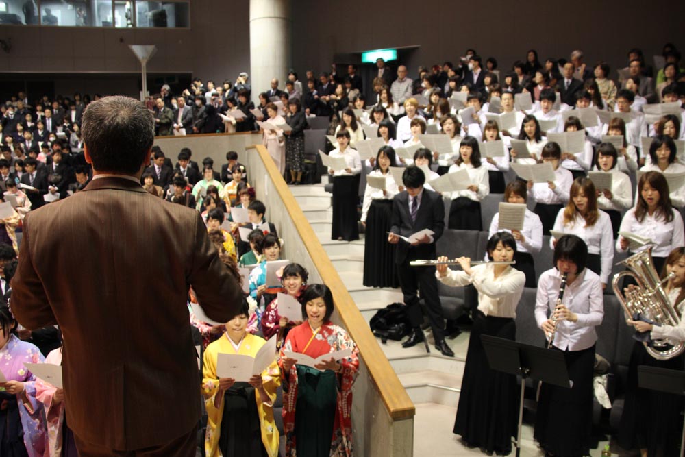 音楽科学生の生演奏での学歌斉唱