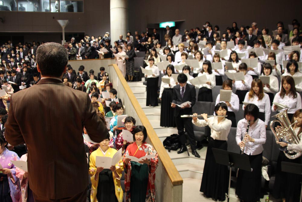 音楽科学生の生演奏での学歌斉唱