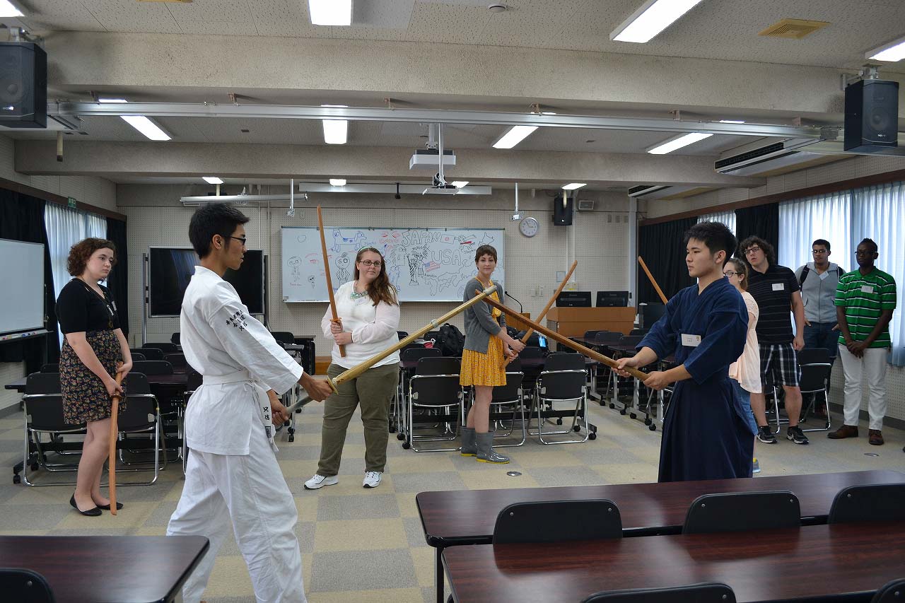 剣道を紹介する参加学生