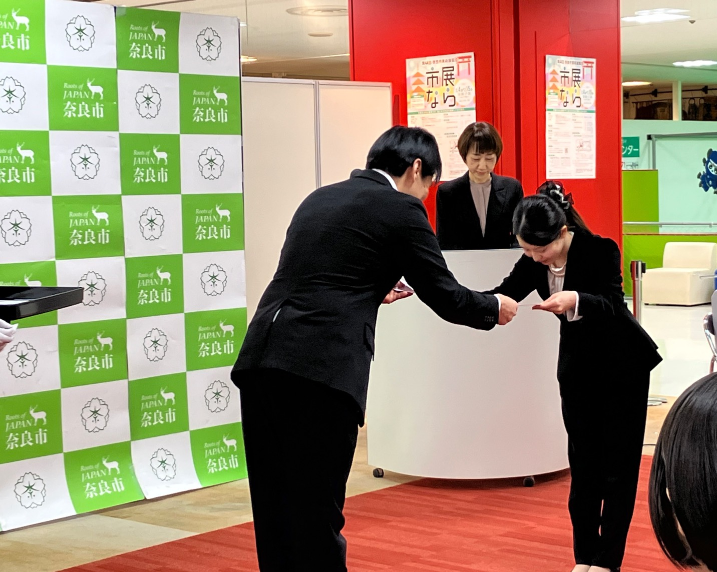 市展賞受賞の様子